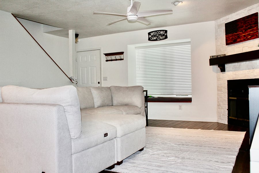 Big sectional seats 5-6 comfortably. Automatic recliner seats.