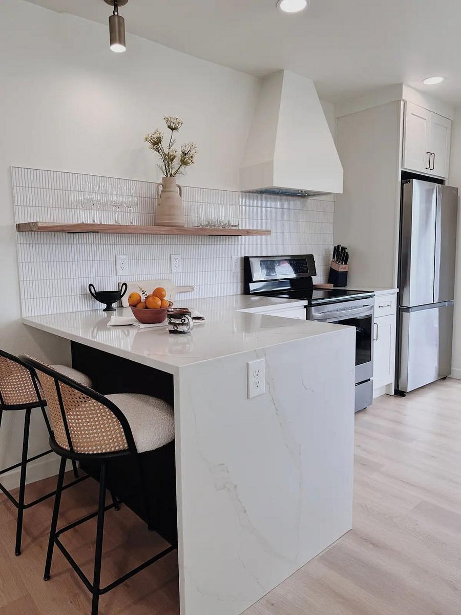 Family-friendly kitchen equipped for quick breakfasts or full dinners.