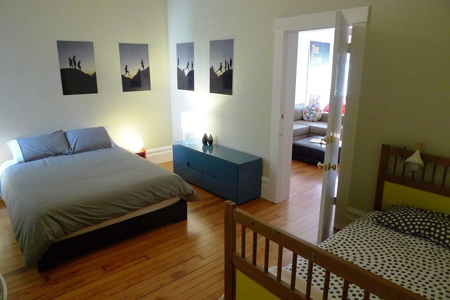 Bedroom next to the living room. 1 queen + 1 twin bed