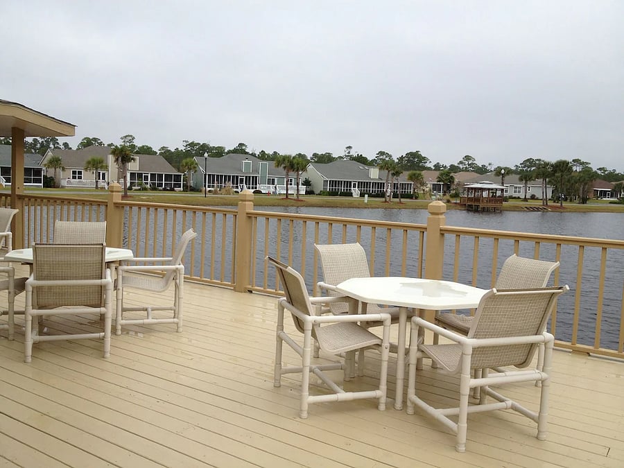 Outdoor dining area over freshwater lake.