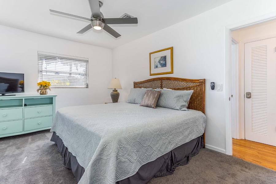Master Bedroom w/King Bed
