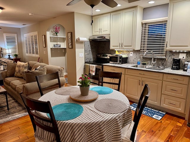 Full size round table for enjoying meals. Full size ceiling fan above.