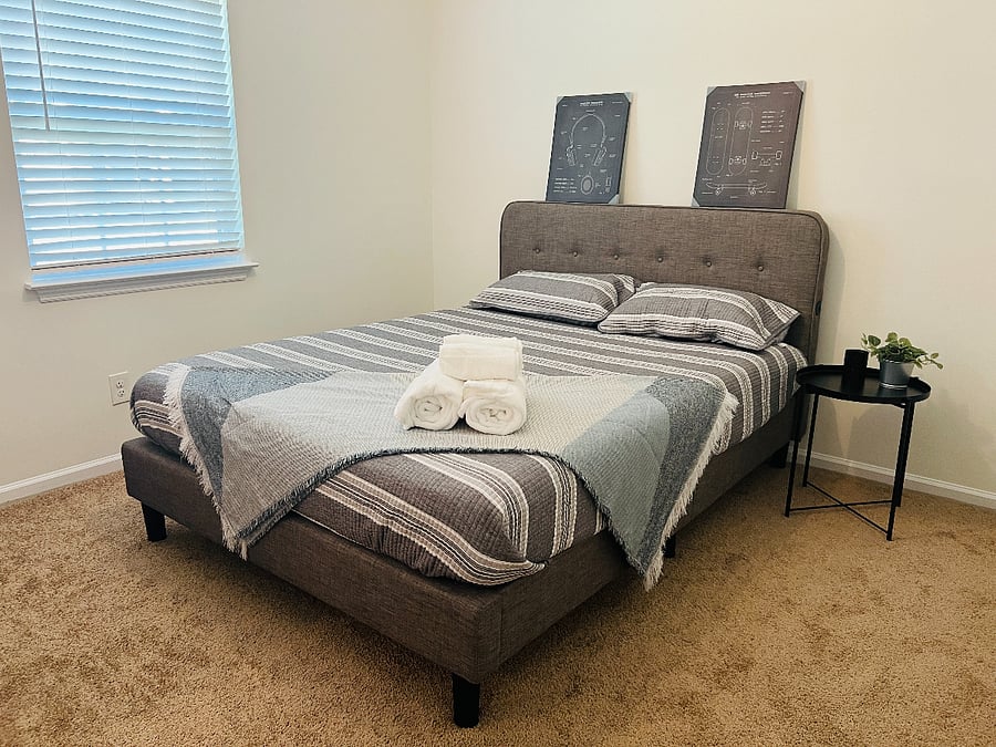 Queen size bed.