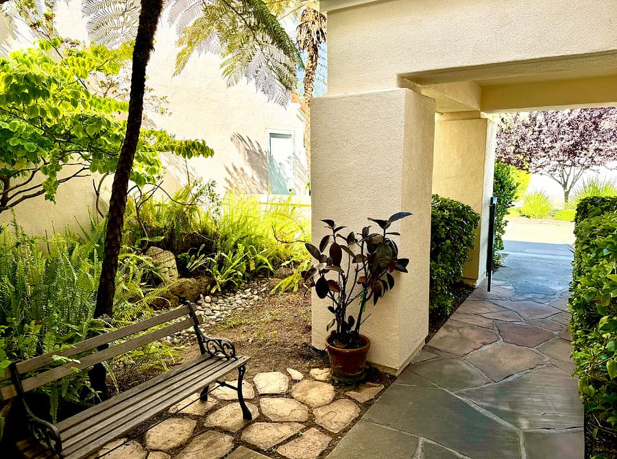 Peaceful Front Exit/Yard