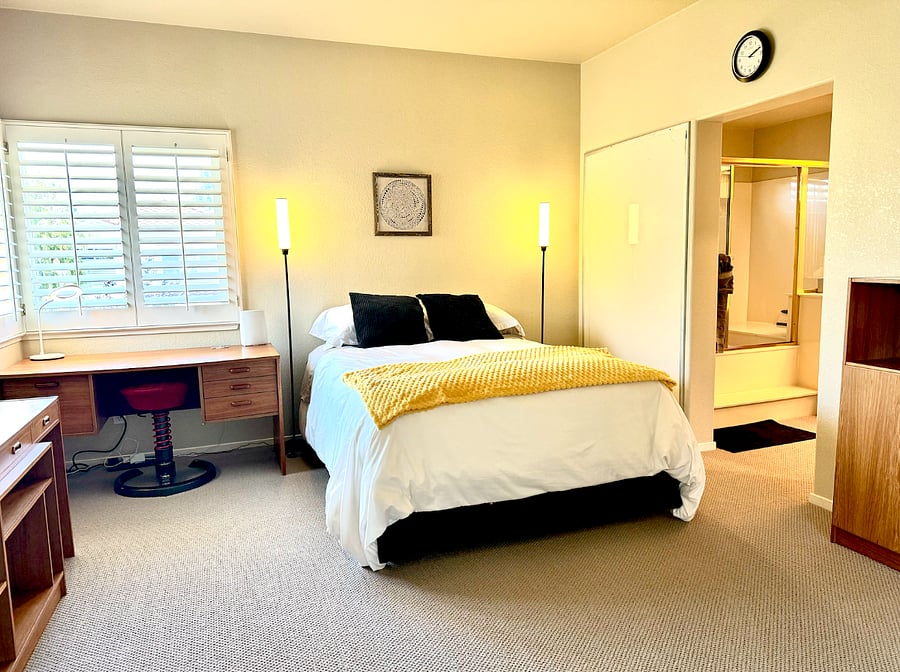 ROOM RENTAL AVAILABLE - Queen Master BR - desk, storage shelves, closet, ensuite full bath