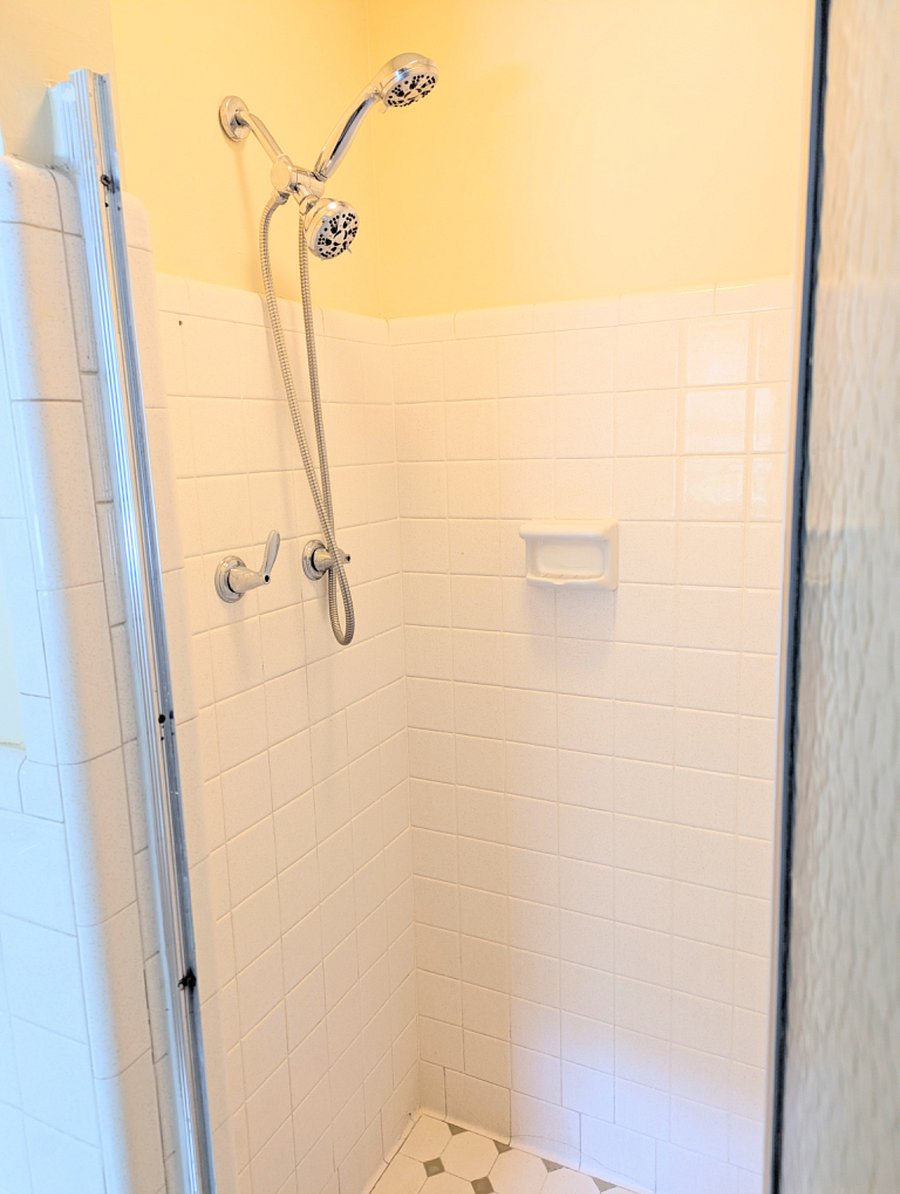 Master bathroom w/ shower Pic 2