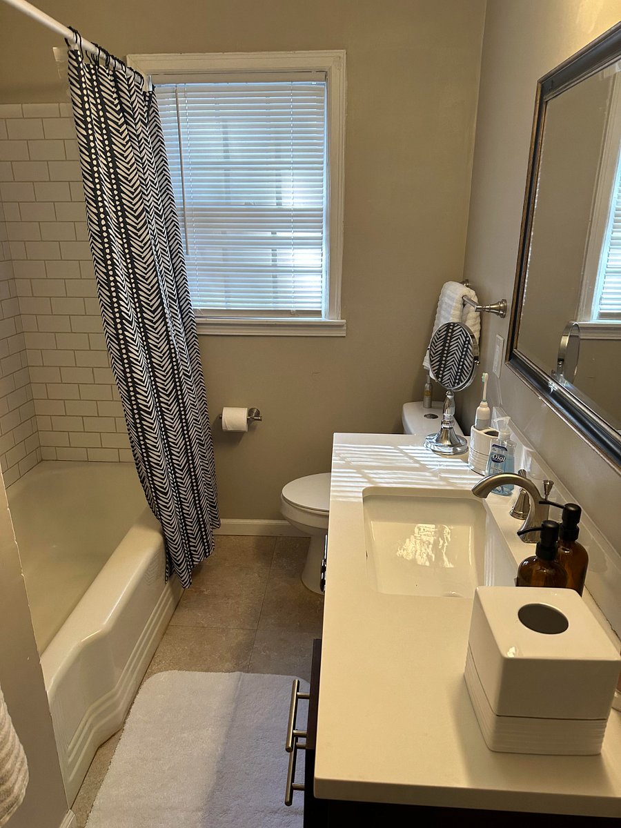 fully furnished bath with supplies
