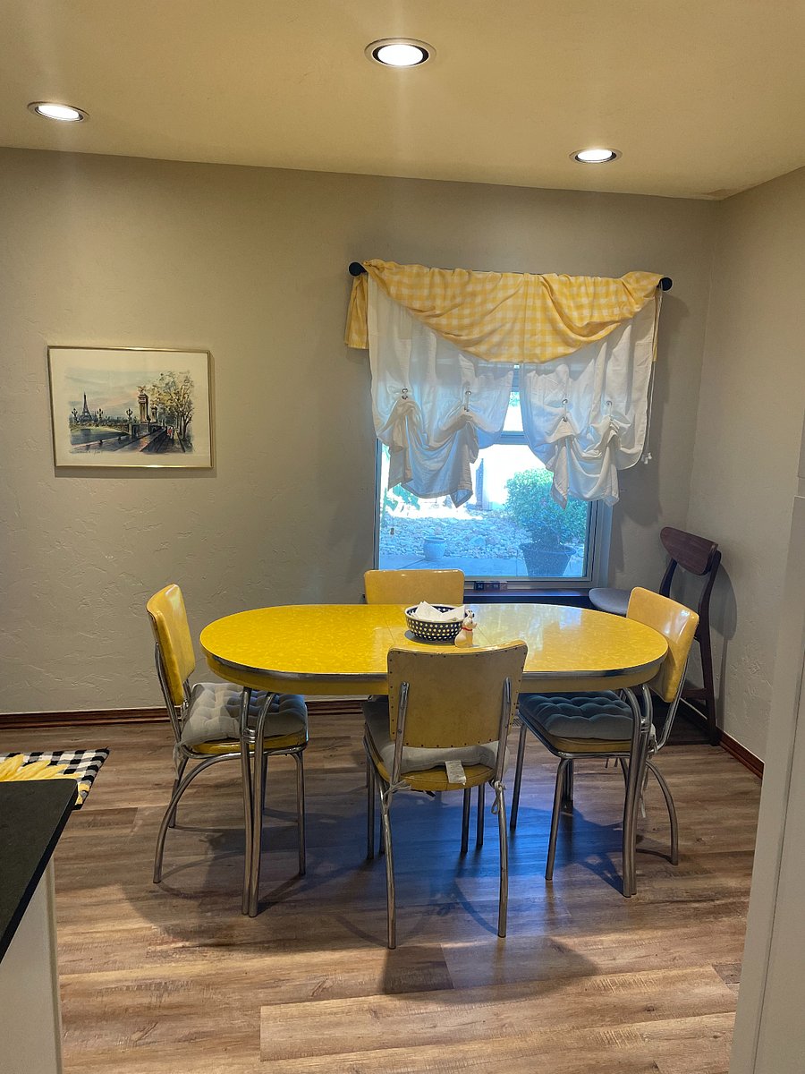 kitchen table
