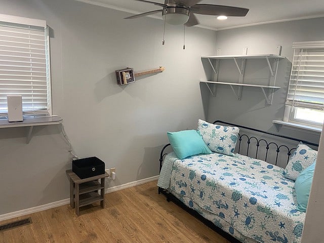 Twin Bed/Pullout