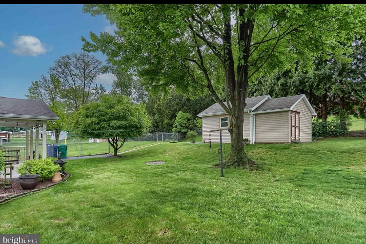 there is access to the shed for a get away! Crafts, TV and music (Bluetooth the speaker)