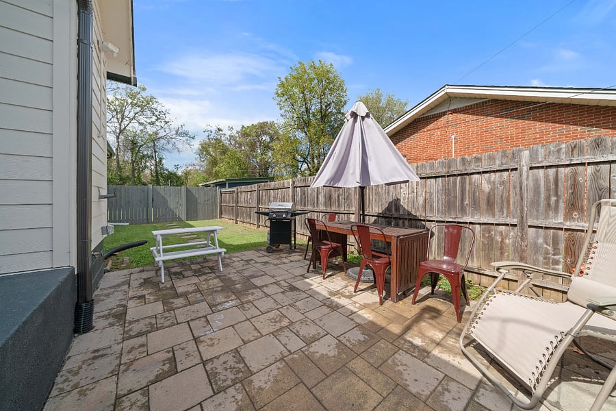 Fenced in Backyard. Great for a relaxing bbq.