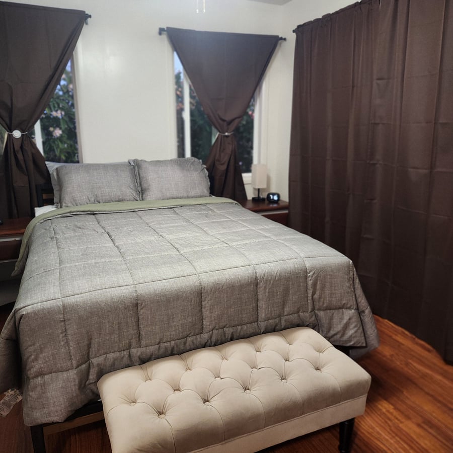 Master Bedroom - Queen Size Bed