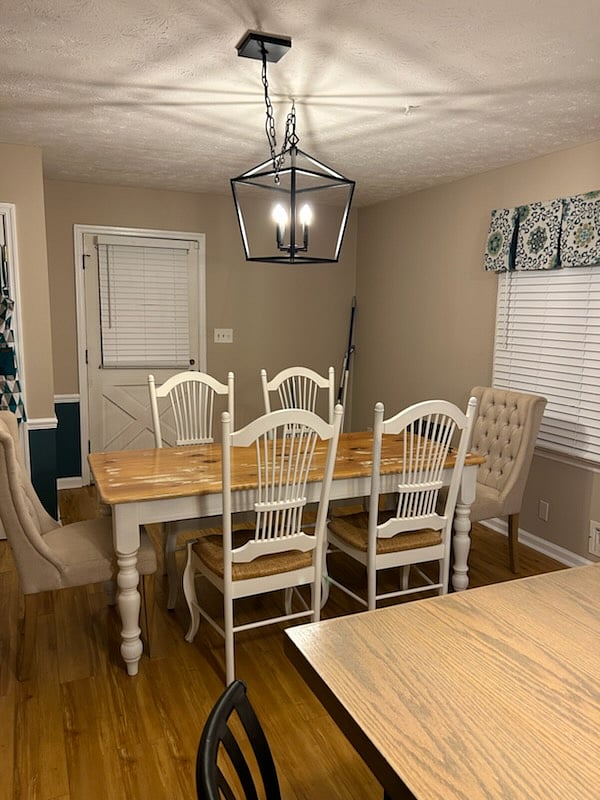 Breakfast area  Farm Table