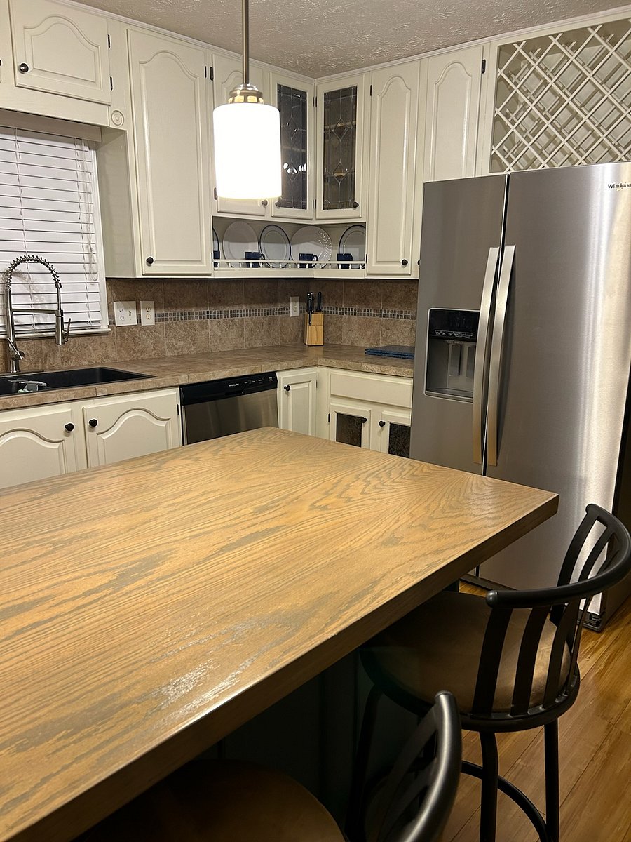 Kitchen island/refrigerator