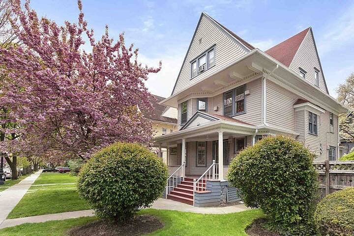 3 story 1905 Victorian House