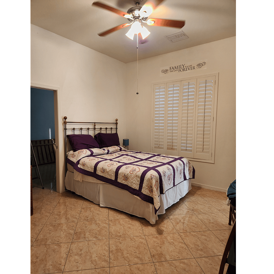 Queen bed with electronic power side table (2 120 VAC plugs and 2 USB plugs)