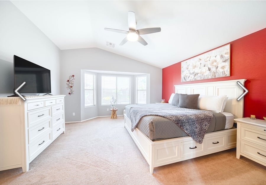 Roomy master bedroom with Cal king, 35' TV plenty of storage 