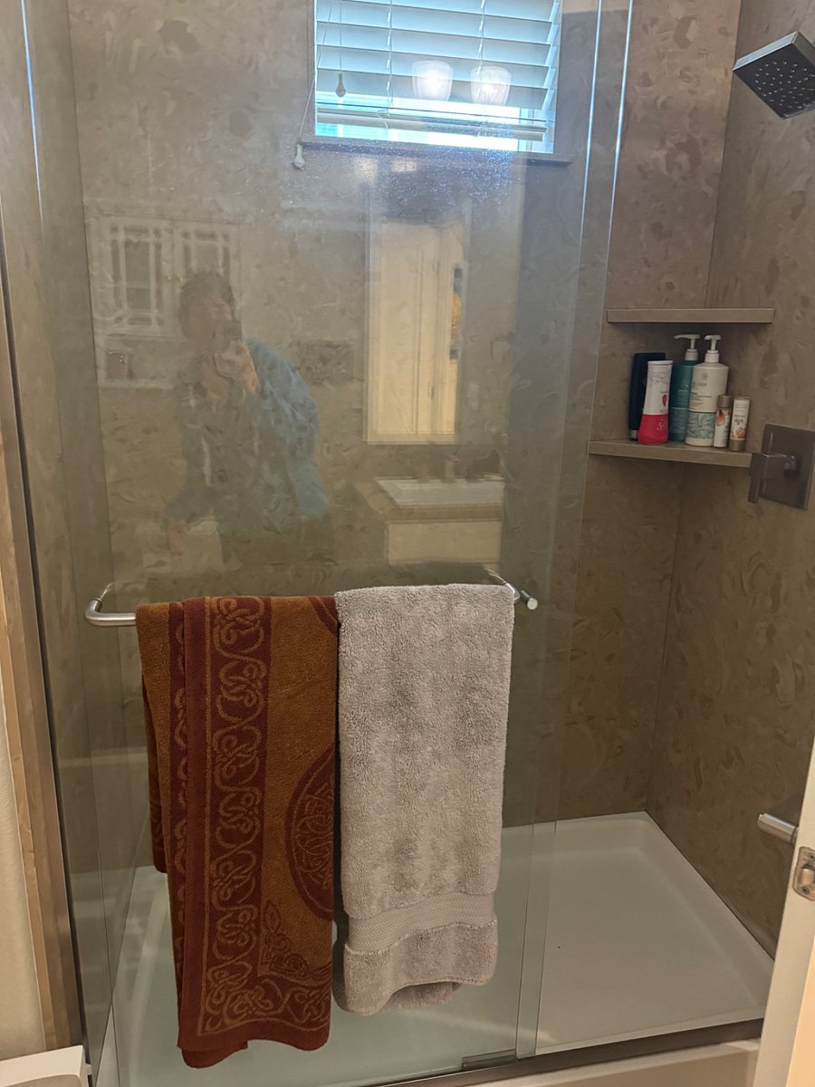 Large standing shower
Cleaning provided every 2 weeks