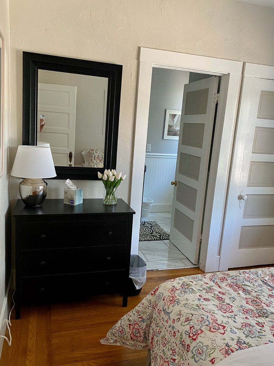 Bedroom to Bath