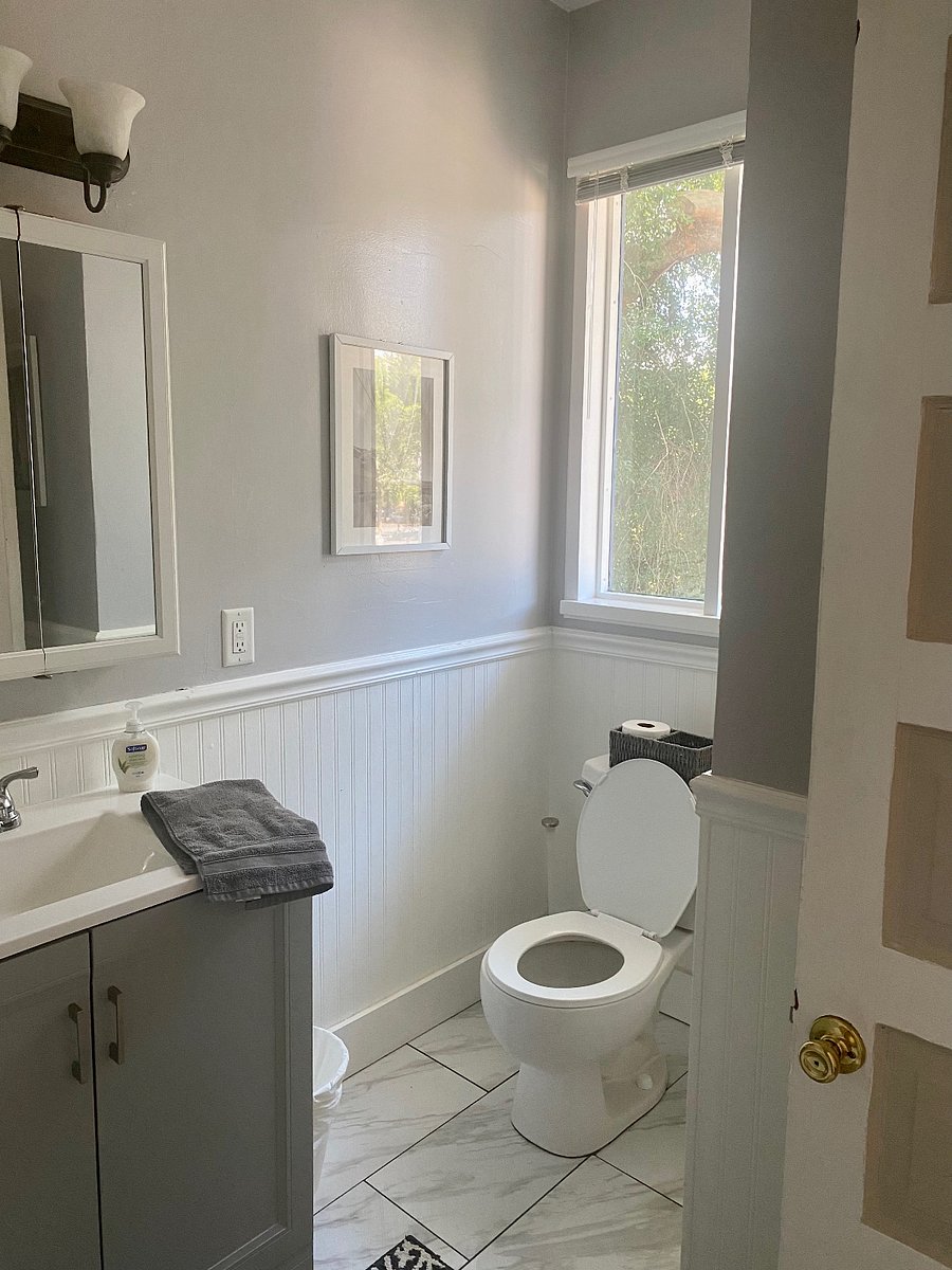 Light snd Airy Bath Room