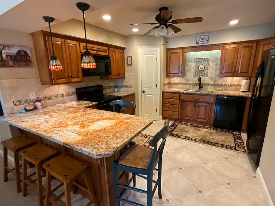 Gourmet kitchen. Fully equipped.
