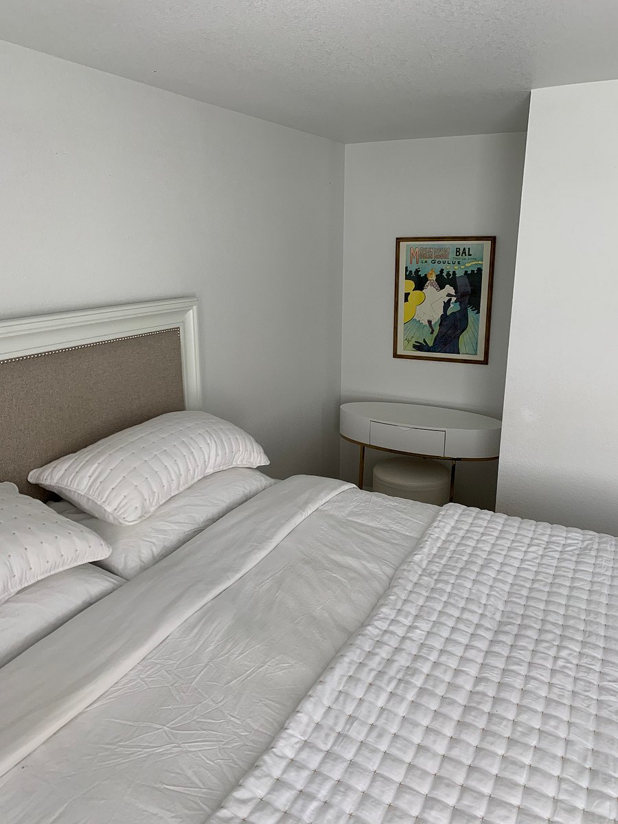 Master Bed and desk