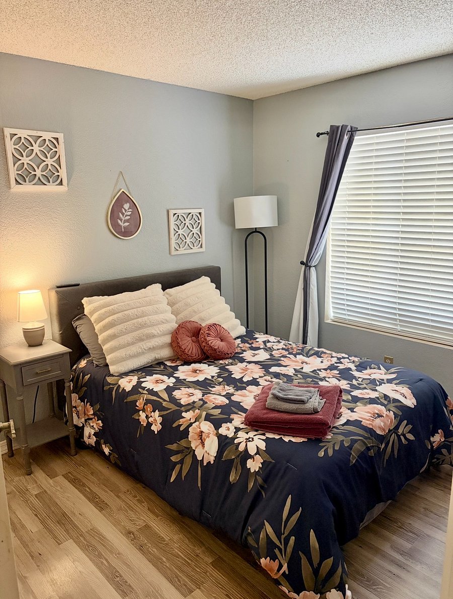 Guest Bedroom 2 (full bed)