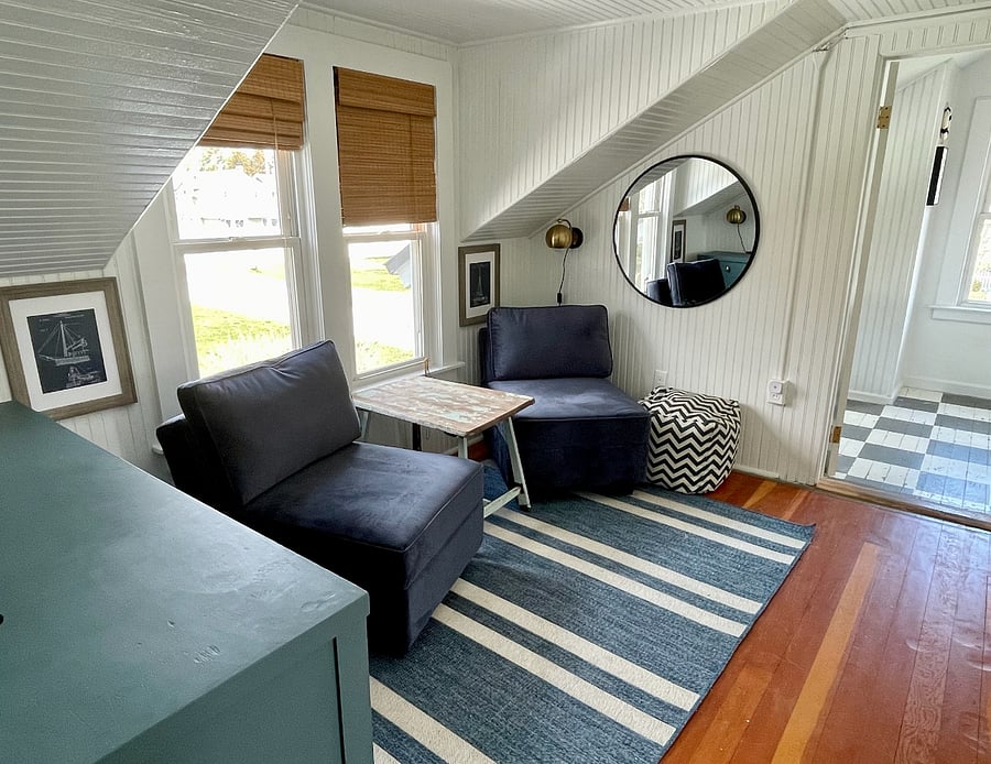 Upstairs sitting area