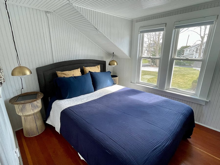 Queen bedroom