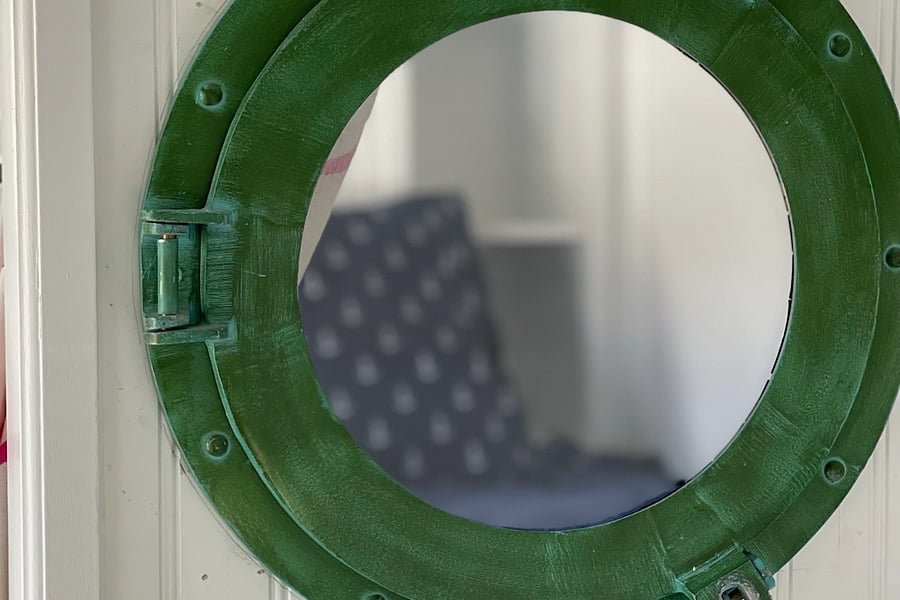 Bunk room porthole