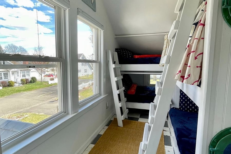 Bunk room - 1 Full & 3 Twin