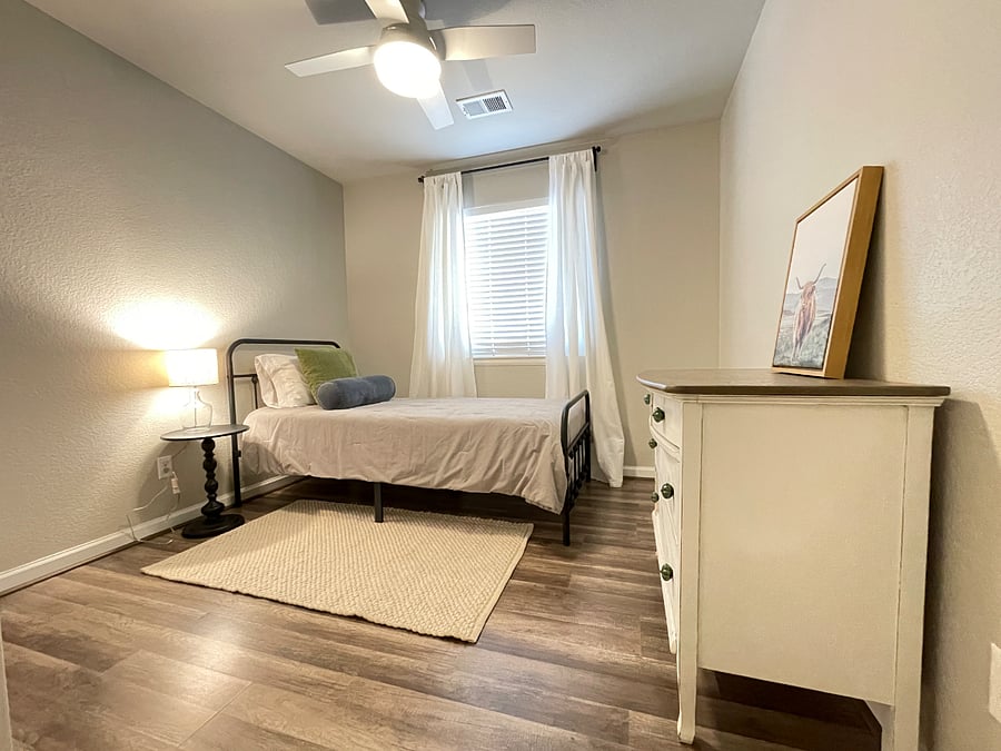 2nd bedroom with Twin XL bed