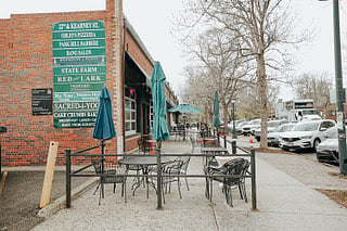 Walking distance to Outdoors, Restaurants, Cafe, Stores and Bakery.