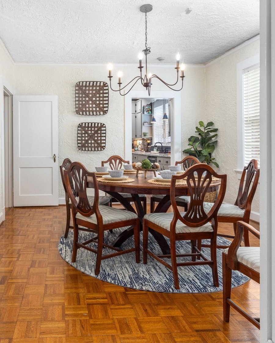 Perfect for dinners, board games, card games and having people over