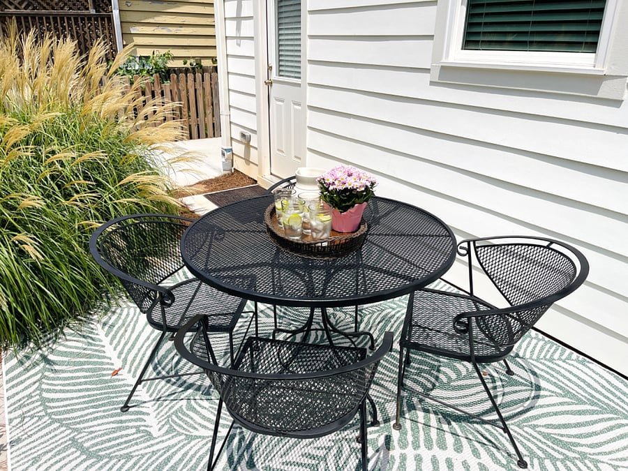 Outdoor table and chairs
