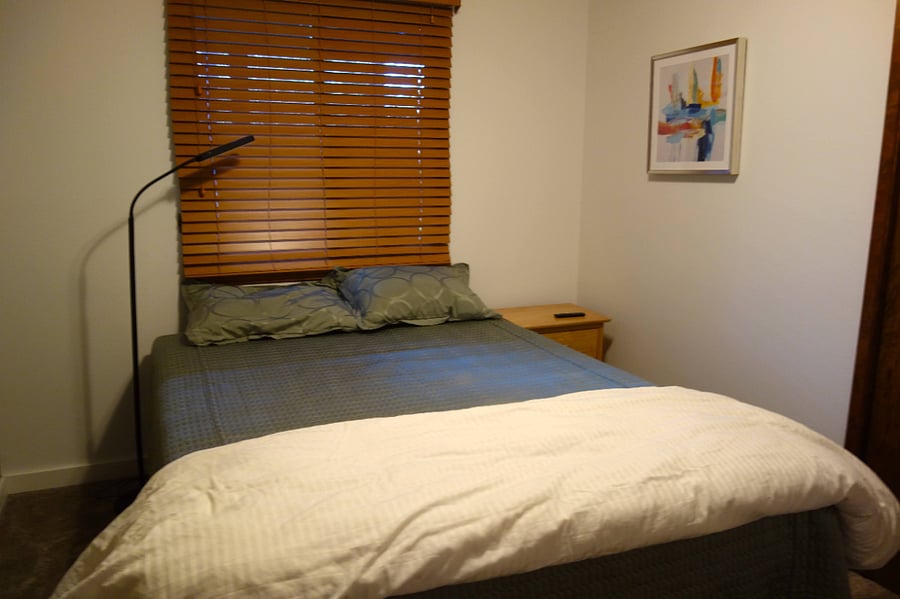 Guest bedroom.