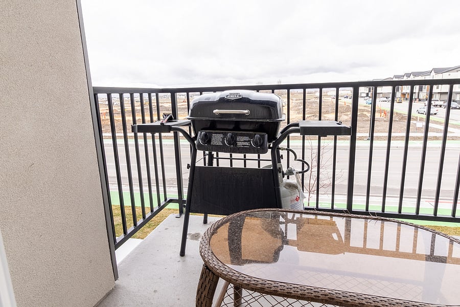 Balcony with BBQ grill.