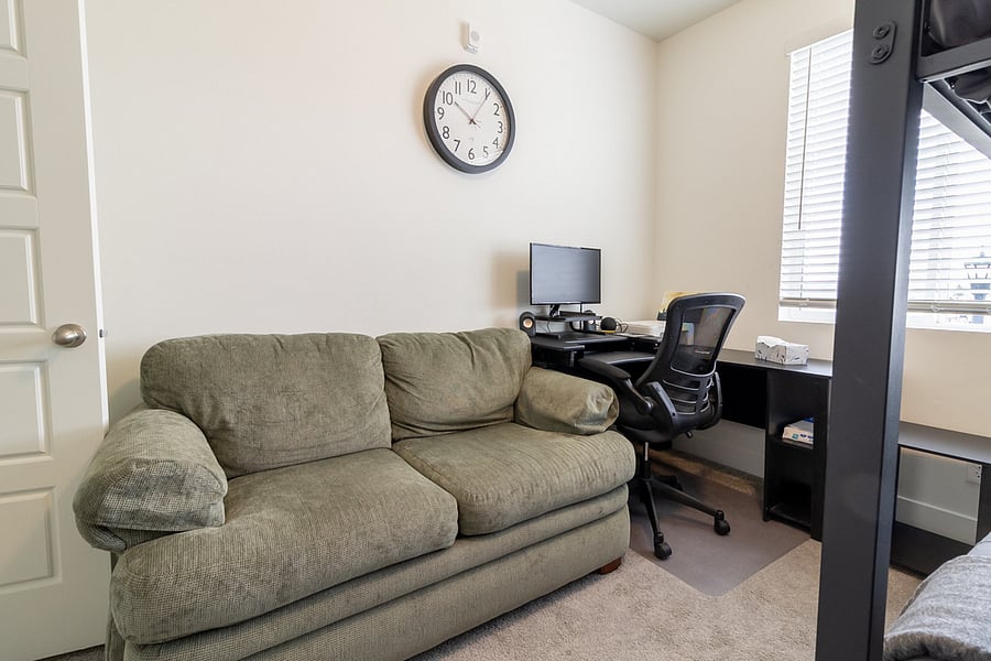 Private bunkbed bedroom with queen size beds and a large closet. $650/month (1 person) | $800/month (2 people).