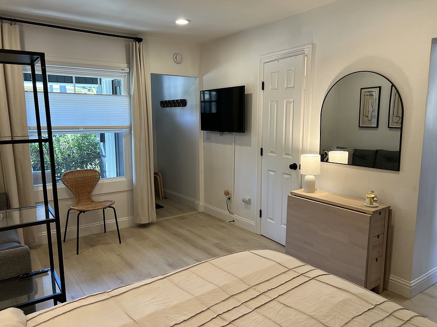 Studio Unit 697 (downstairs) - smart TV