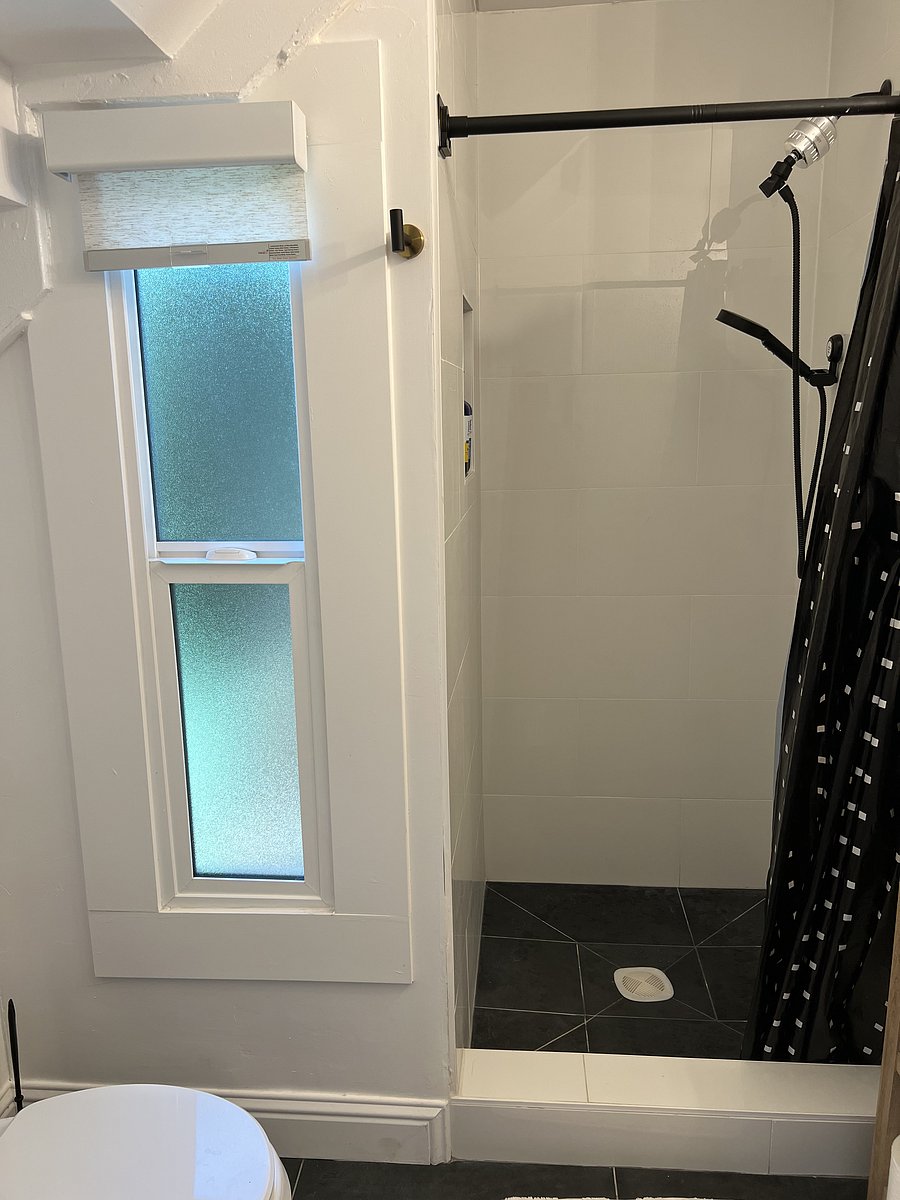 Studio Unit 697 (downstairs) - bathroom
