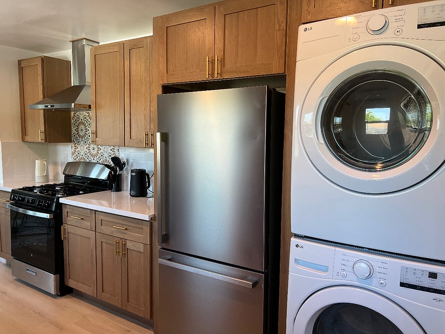 695 (Upstairs) - Kitchen, washer and dryer, A/C, heater