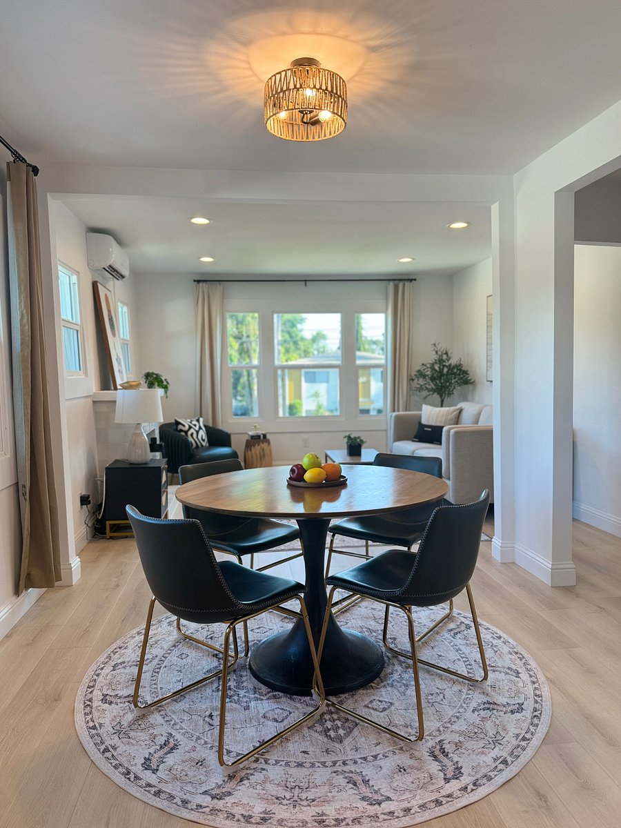 695 - Dining room