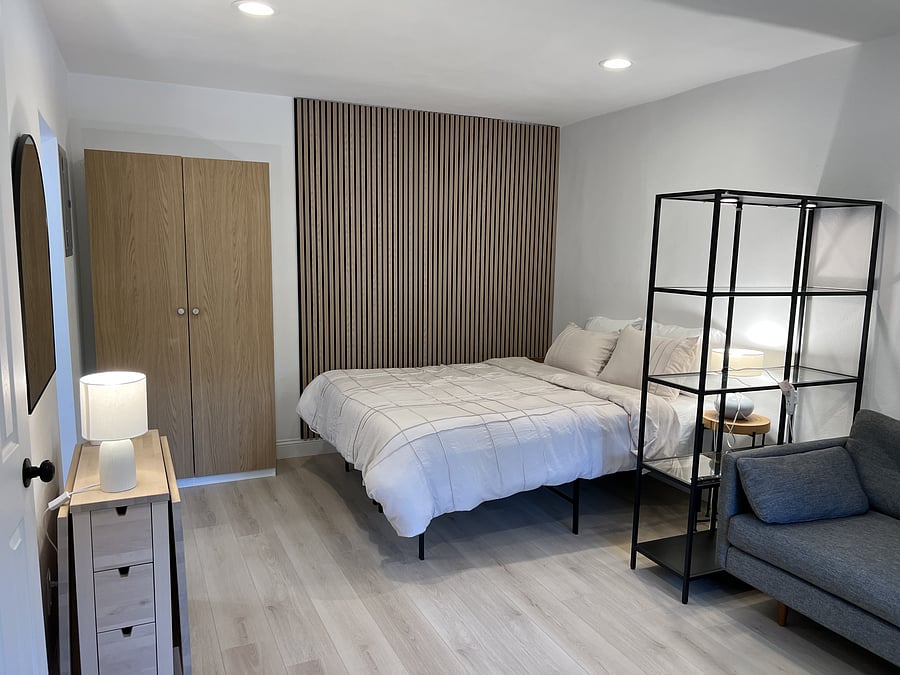 Studio Unit 697 (downstairs) - queen sized bed, sofa, collapsible dining table