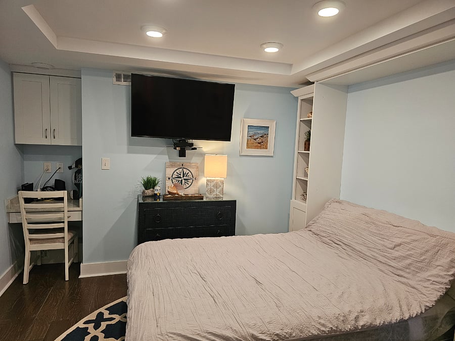 Additional sleeping space- queen murphy bed