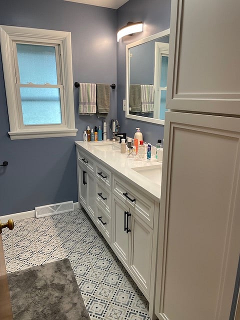 Upstairs/Main Bath