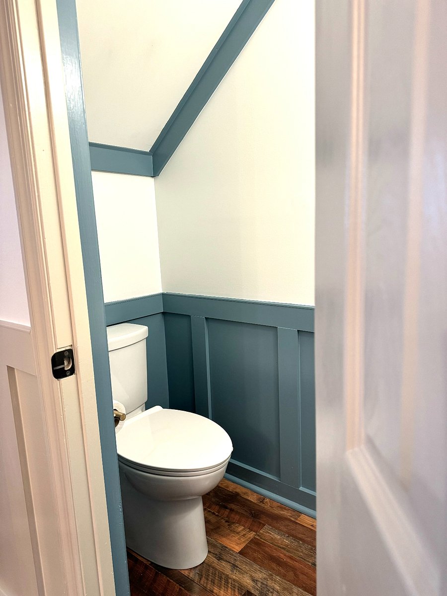 Powder Room/Main Floor