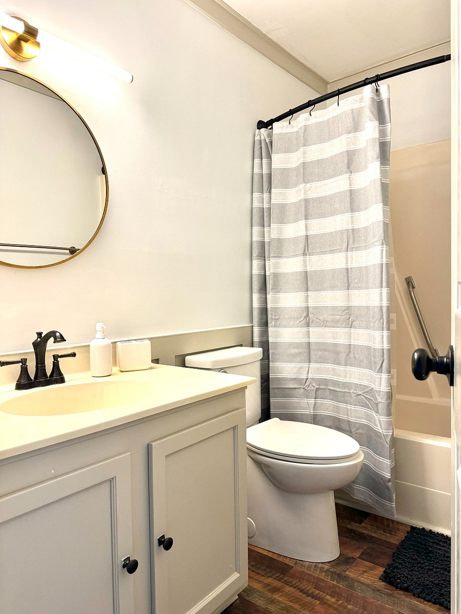 Second Floor/Full Bath