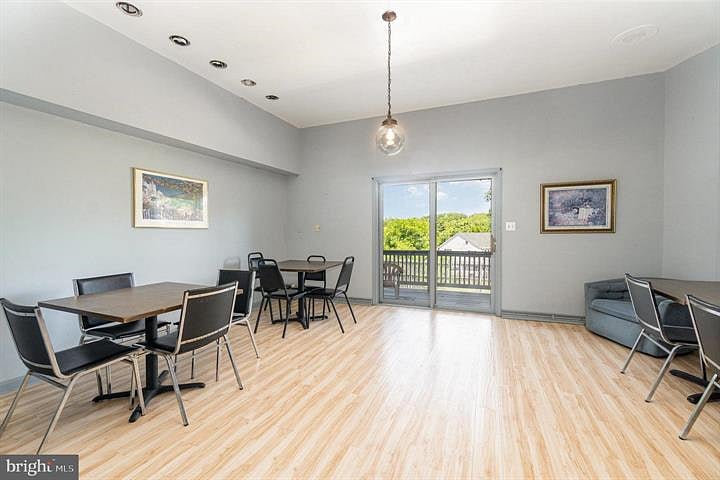 Furnished Finder property 720283_2 photo 11