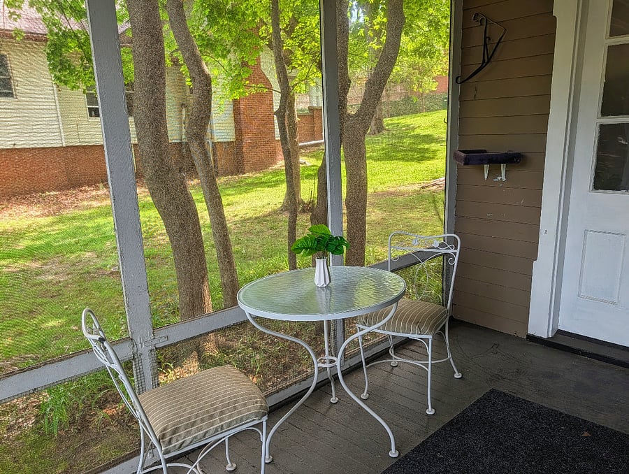 Private Cat-io front porch with dinette