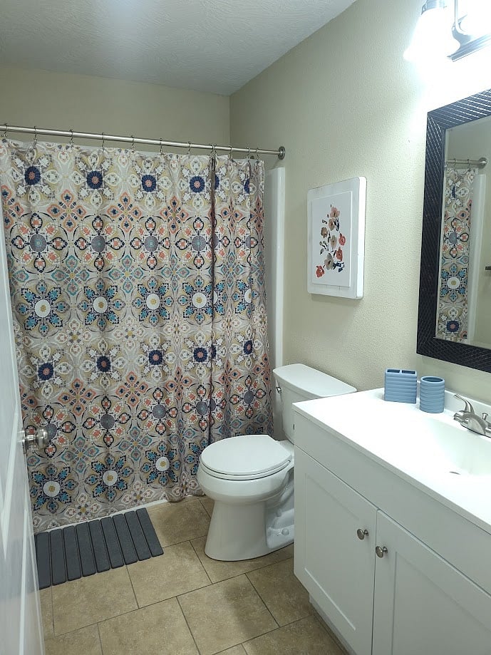 Hall Bath Full Tub Shower